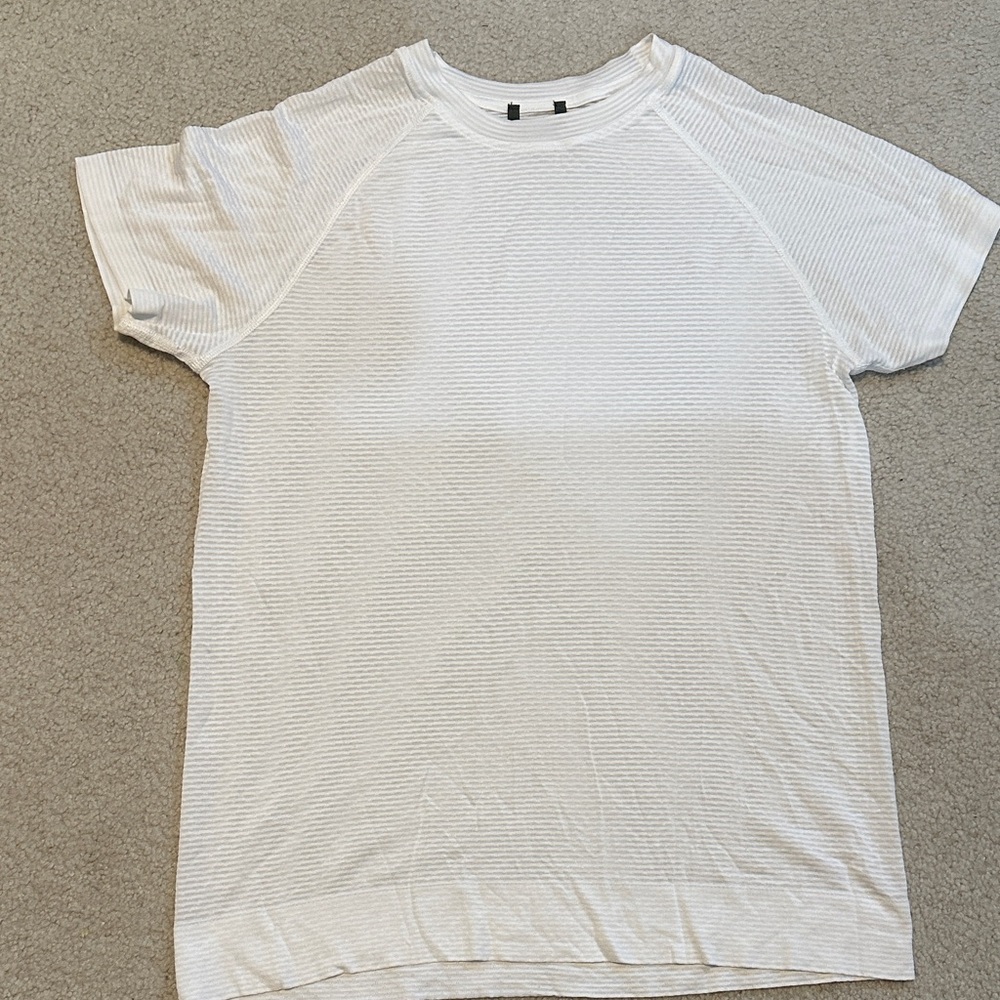Oiselle sz M Flow White Short Sleeve Tee
